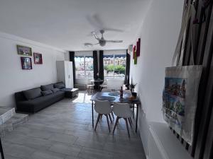 Spacious, two-storey apartment Paraíso Del Mar with pool