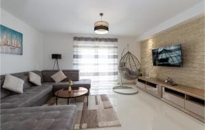 Gorgeous Home In Benkovac With Wifi