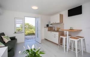 Awesome Apartment In Labin With Wifi