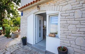 Awesome Apartment In Labin With Wifi