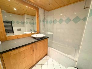 Appartements Bel Appartement 6 Pers. Ski aux Pieds, 1ere Et. Terrasse 83m², Parking, Wifi, St Martin de Belleville - FR-1-452-194 : photos des chambres