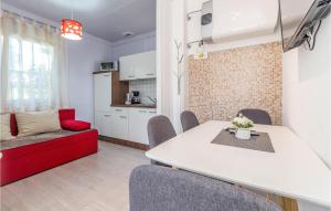 Amazing Home In Sveti Filip I Jakov 