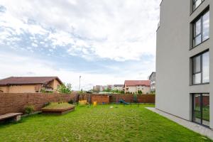 August Getaway Spacious 2-Bedroom Sleeps 5 Free Parking