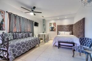 Sunny Daze Massive Grandiose Oceanfront Condo