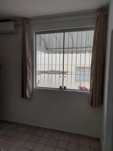 Apartamento em Capim Macio com 03 quatros e cinco camas perto da praia