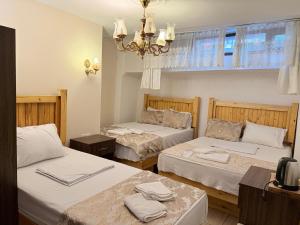 Economy Triple Room room in Magnificent Hotel