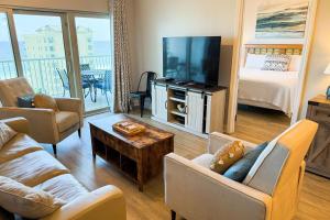 2BR Getaway Close to Beach with Pool and Balcony