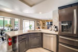 6 Mi to Las Vegas Strip Home with Pool and Patio!