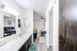 Bright & Stylish 1BR Free WiFi Free Parking