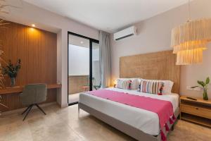 Private pool, gym and panoramic rooftop by LAHOS