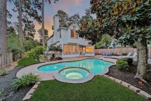 The Woodlands Gem with Pool and Spa