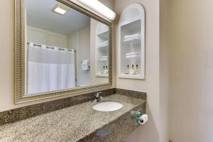 King Suite with Sofa bed - Non Smoking/Interior Corridor room in Best Western Plus Woodway Waco South Inn & Suites