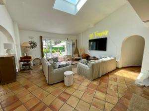 Villa provençale, Golfe Saint Tropez, Climatisée 12 pers, 4 suites, Piscine chauffée, Hammam, Spa, Billard, Pétanque, Wifi professionnel haut débit