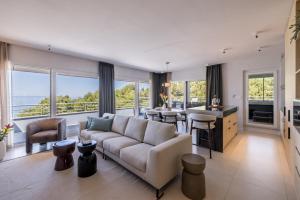 Beachfront penthouse Residence