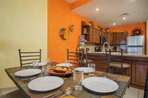 Sun Shining Stay Retreat Large Patio Spacious Ocean Front Condo