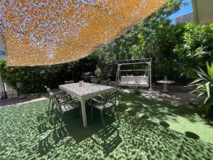 Maison calme, piscine et festival à deux pas