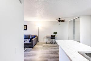 Bright & Stylish Free WiFi Pool Gym Free Parking