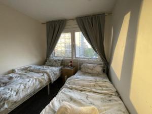 Comfortable 2BR London Stay 4 Beds Sleeps 5