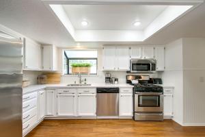 Come stay at the Elm Grove Elegance Irene!