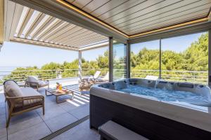 Beachfront penthouse Residence