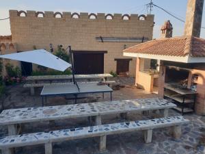 CASA TURÍSTICA Villa Carmen, CON AMPLIO JARDIN QUE INCLUYE BARBACOA, 2 PORCHES, PARKING PRIVADO Y PISCINA