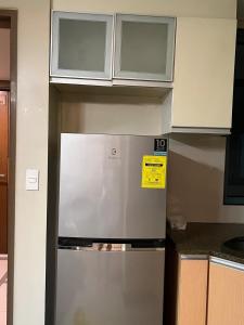 Kyendenz Condotel-Across Naia T3 Pool View with Wifi