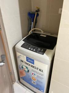 Kyendenz Condotel-Across Naia T3 Pool View with Wifi