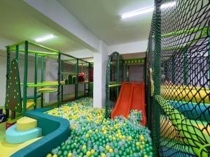 Modern 1-Bedroom Apartment, with heated pool