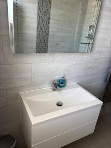 Laburnum - 2 bedroom - Sleeps 6, Outside Space, Free Parking