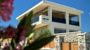 ARYVE Boutique Villa mit Akropolis- und Meerblick, Infinity-Pool und Designer-Interieur