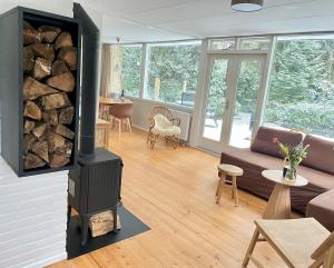 Gezellig huisje heel rustig gelegen met grote bostuin en houtkachel