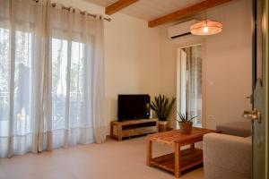 Tsikena Sweet Home Metaxata