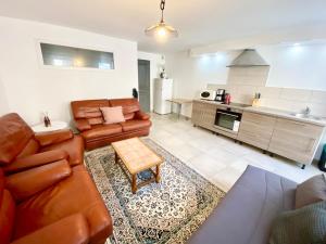 Appartements Gite du Claret en plein coeur de Serres Wi-Fi : photos des chambres