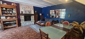 Maisons de vacances La Maison de pecheur typique au Guilvinec - A 100 m de la mer - Tout a pied, plage, port, commerces- Wifi inclus - Linge de lit inclus - Jardin clos - En option , menage et serviettes : photos des chambres