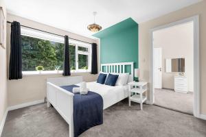 Lovely Greater MCR Family Home by City SuperHost