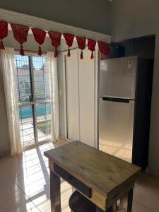 Casa completa con pileta y asador, a metros del lago