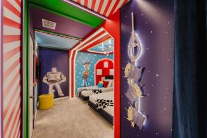 Spacious 9BR Home w Private PoolGame Room