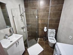 Bright Flat with Courtyard Pool