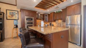 Scenic & Spacious Adorable Ocean Front Condo