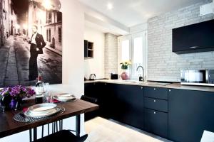 ChicLife - SHENKIN Sarona, Borgo Santa Caterina & Museums