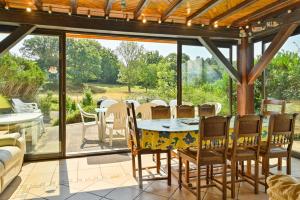 Villas Maison de charme 300m2 Haslach 15 personnes grande salle a manger - Belles vues ! : photos des chambres
