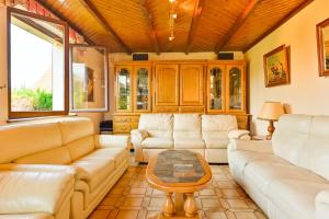 Villas Maison de charme 300m2 Haslach 15 personnes grande salle a manger - Belles vues ! : photos des chambres