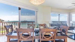 Sunny Charmed Life Spacious Premium Ocean Front Condo