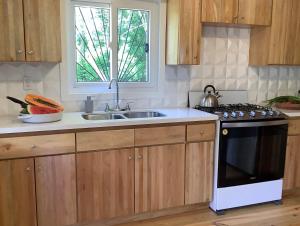 Located In A Quiet Corner Of West End Village Hub Of Roatans Tourism Center,