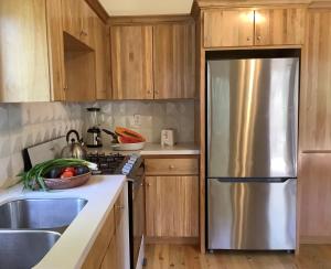 Located In A Quiet Corner Of West End Village Hub Of Roatans Tourism Center,