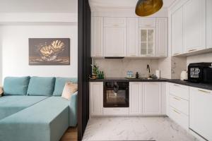 Praga Komorska Delightful Apartment by BookingHost