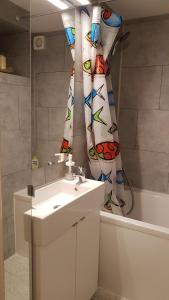 Appartements Type 2 hypercentre 100 m de la mer : photos des chambres