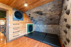 Big Time Hill Cabin with an indoor pool hot tub & great views