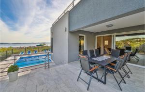 Nice Home In Kastel Kambelovac