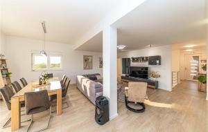 Nice Home In Kastel Kambelovac